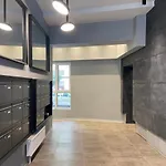 Pearl - New And Cosy Close To Center *