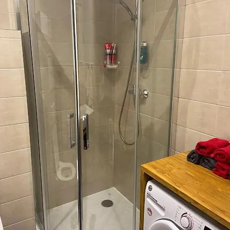 Pearl - New And Cosy Close To Center