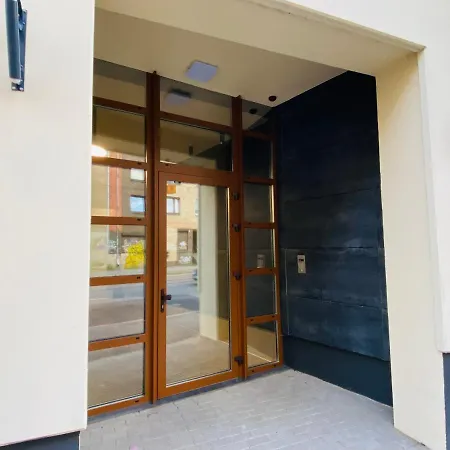 Pearl - New And Cosy Close To Center *