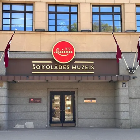 Pearl - New And Cosy Close To Center *