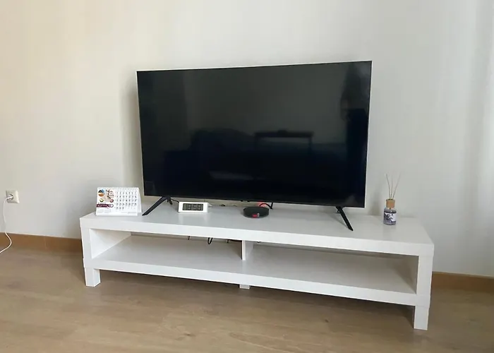 Pearl - New And Cosy Close To Center *