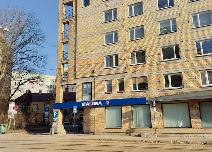 Pearl - New And Cosy Close To Center