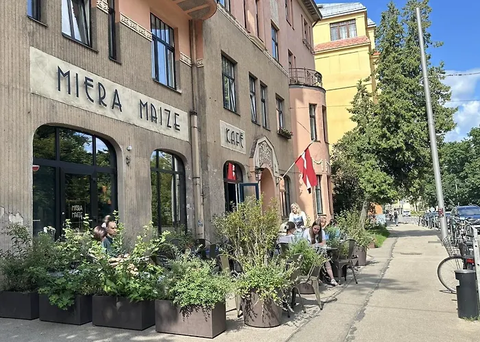 Pearl - New And Cosy Close To Center *