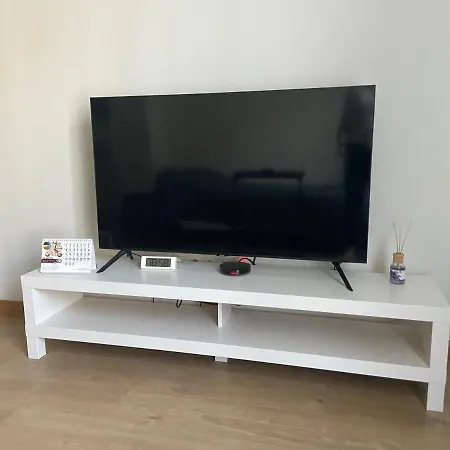 Pearl - New And Cosy Close To Center *