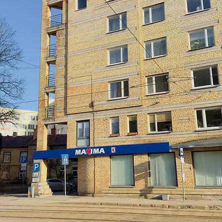 Pearl - New And Cosy Close To Center